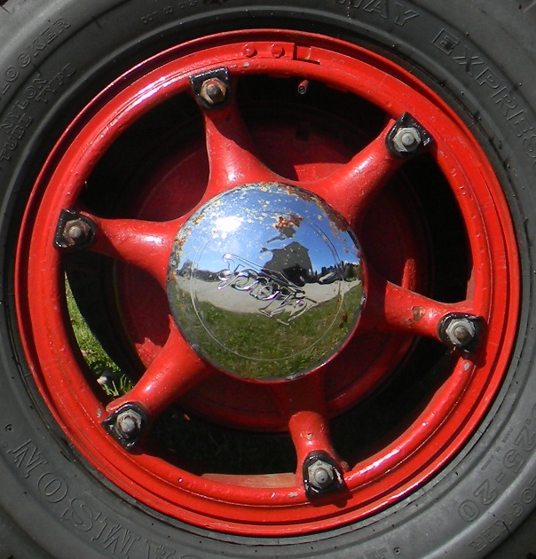 Mack wheel